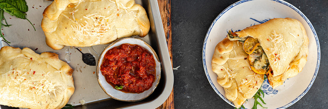 mini calzone z vegetarijanskim mediteranskim nadevom
